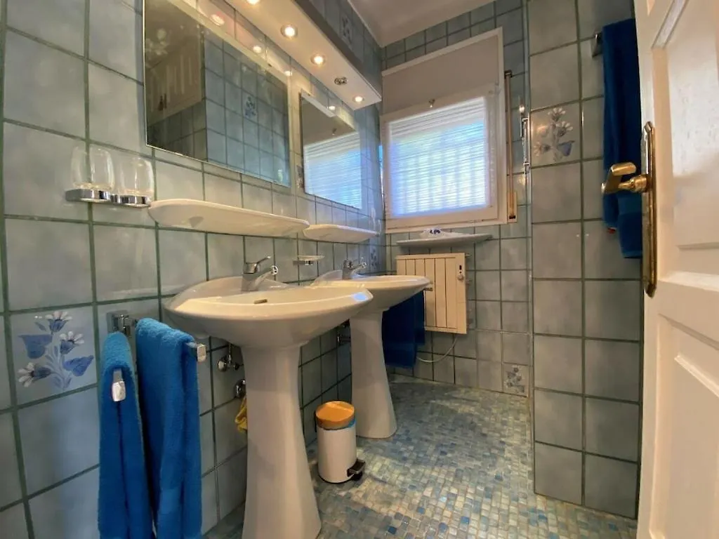 Vakantiehuis Casacarl Comfortable Holiday Residence Roses